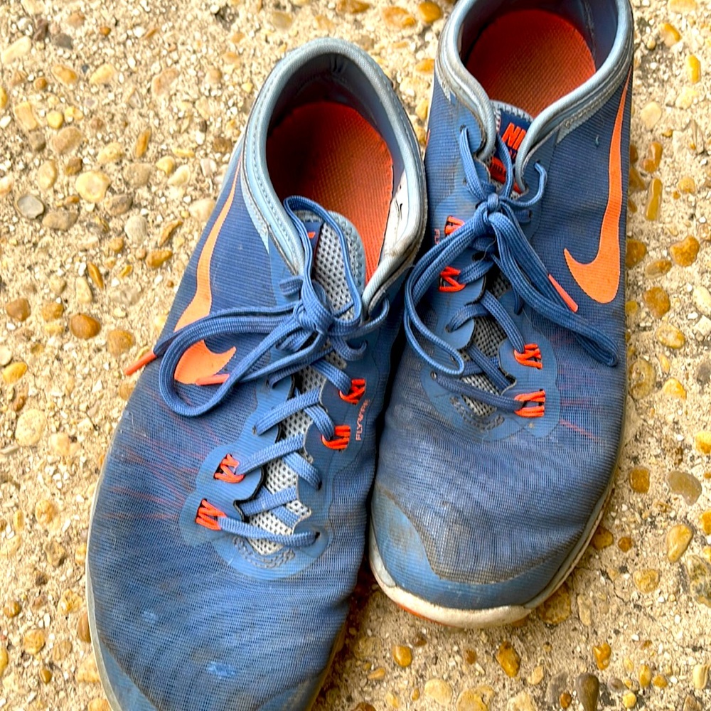 Nike tenis shoes size 10